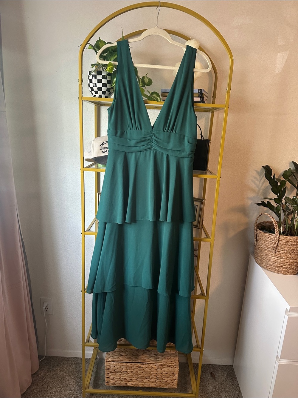 Lulus - Celebration Time - Sleeveless Deep V Emerald Green Tiered Maxi Dress